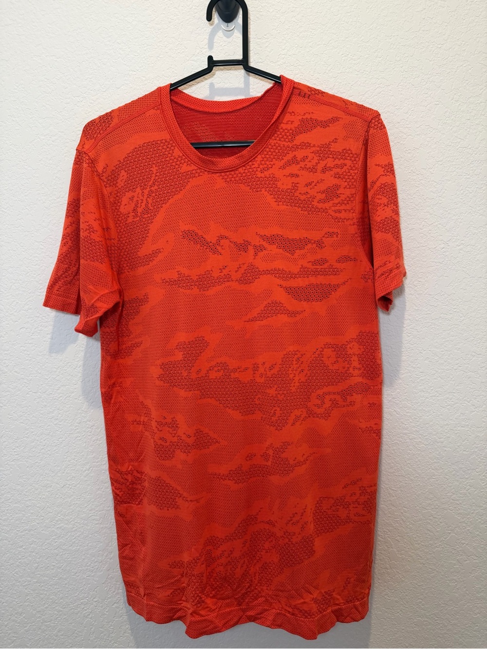 lululemon athletica Men's Bright Red/Orange Short-Sleeve Crew